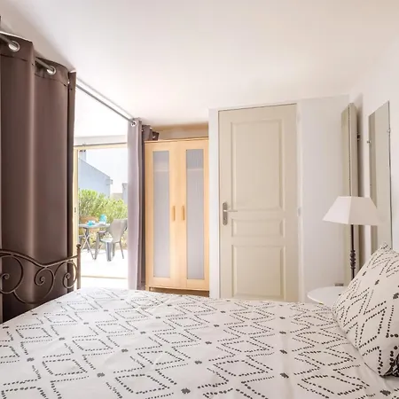 Apartment Rez-de-villa Avec Piscine *